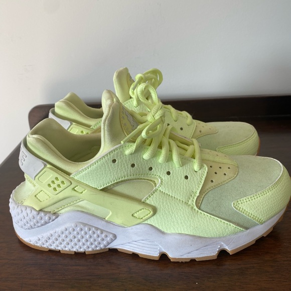 NIKE WOMEN’S AIR HUARACHE - Picture 2 of 6